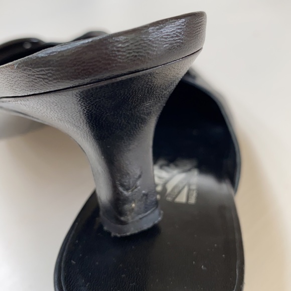 FERRAGAMO BLACK SLIDES 5.5C - Picture 3 of 8